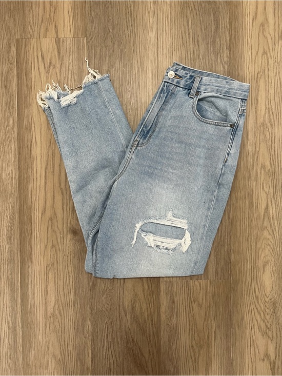 American Eagle Outfitters Denim - American Eagle Curvy Mom Jeans Distressed Patched Raw Hem Size 8